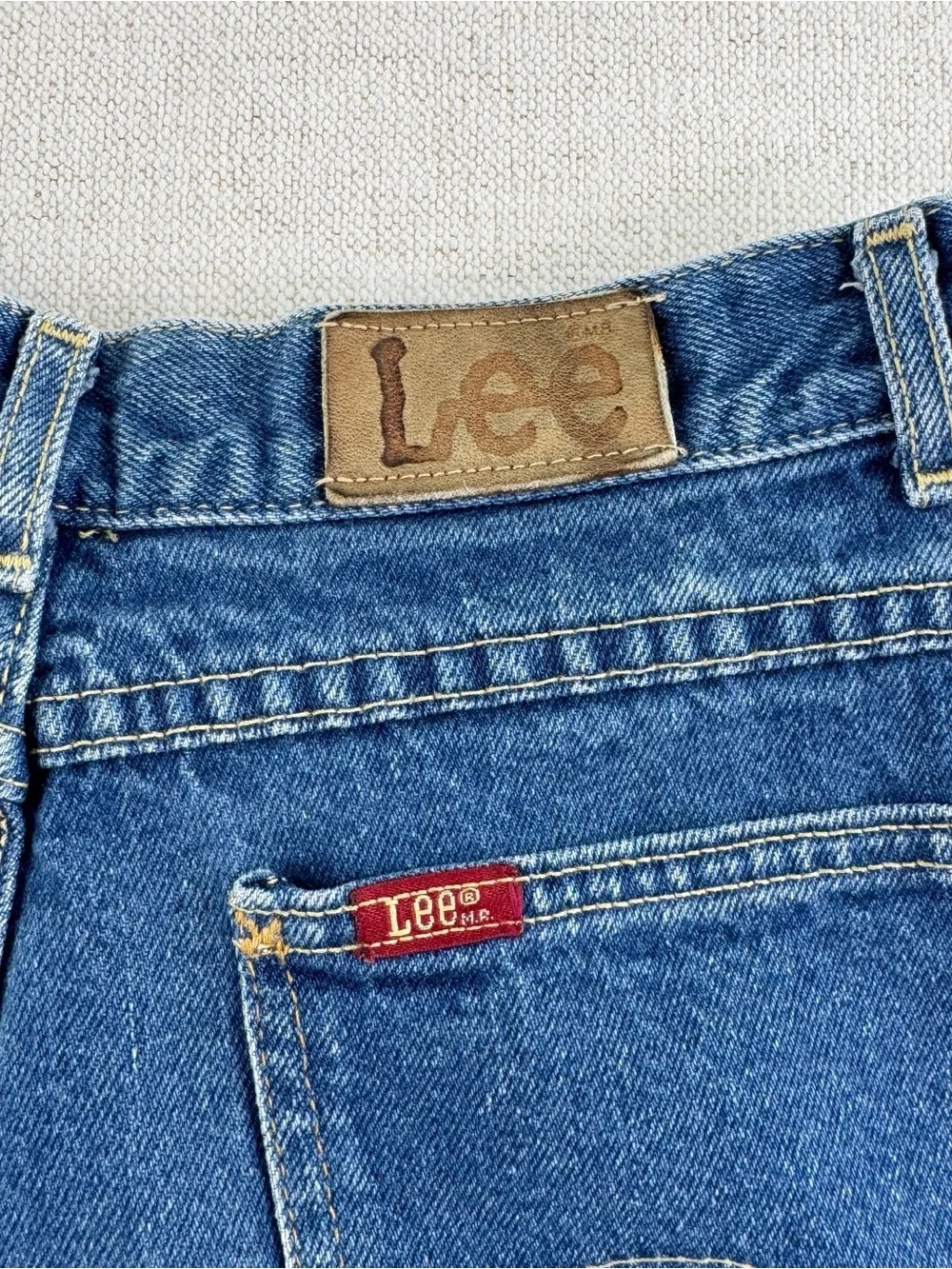 Lee high rise mom jeans pleated front Made in USA Vintage size 12 medium wash - Picture 14 of 16